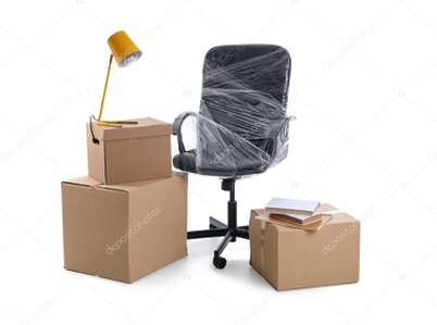 Bureaux encombrés de mobilier et archives avant débarras